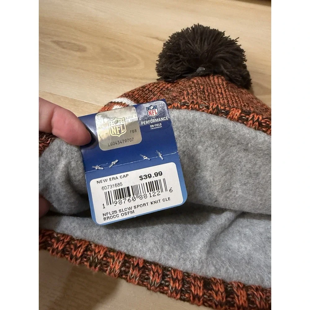 New Era Cleveland Browns 2025 NFL Sideline Collection Knit Beanie Hat NWT Pom
